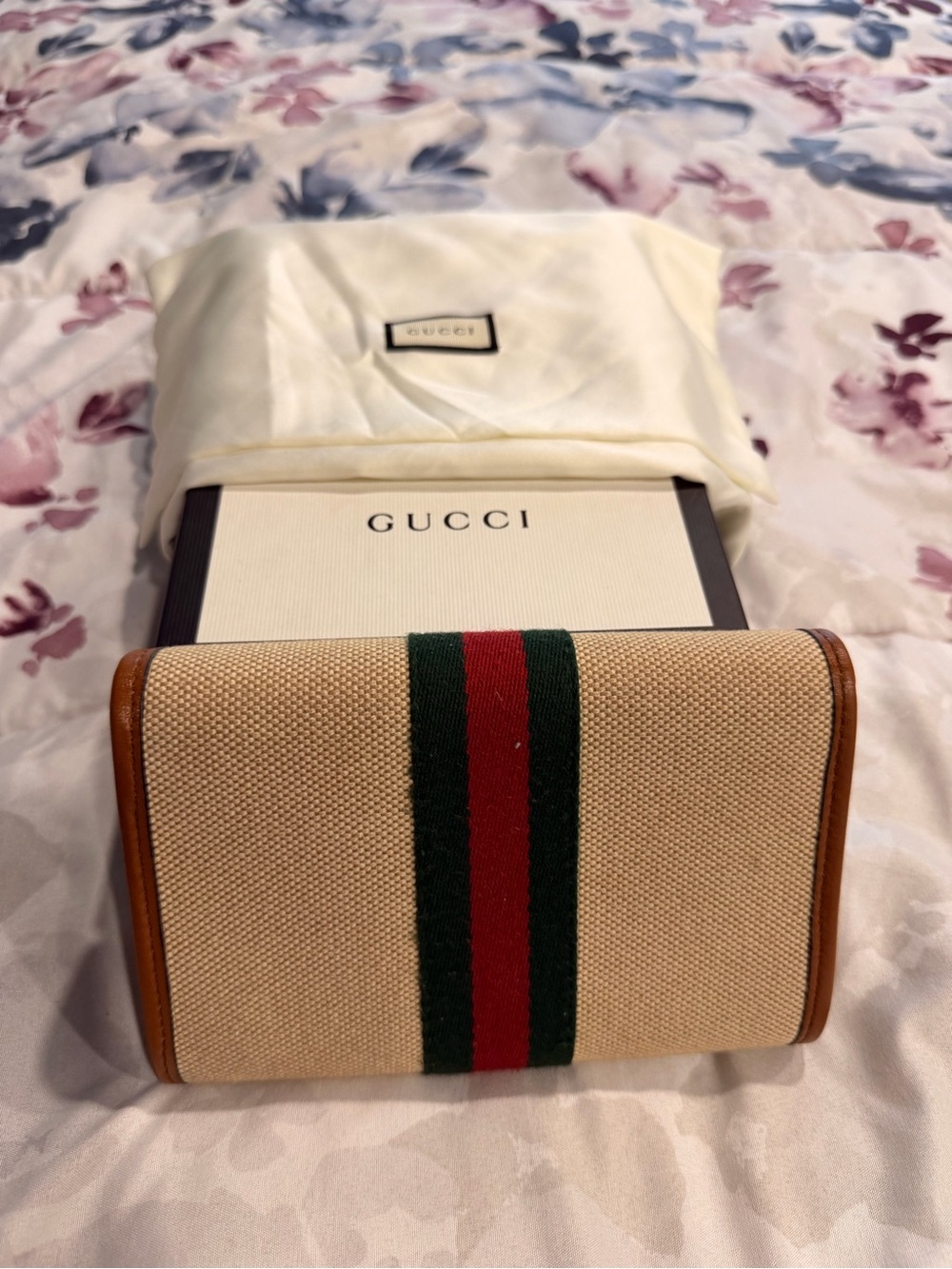 AUTH GUCCI RAJAG CANVAS POUCH/CLUTCH W/ DUST BAG AND BOX NWT WILL TAKE OFFER - Picture 2 of 5